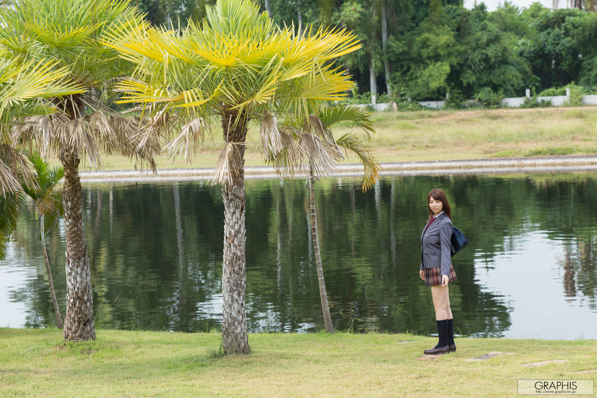 日本女优松本菜奈実性感比基尼写真