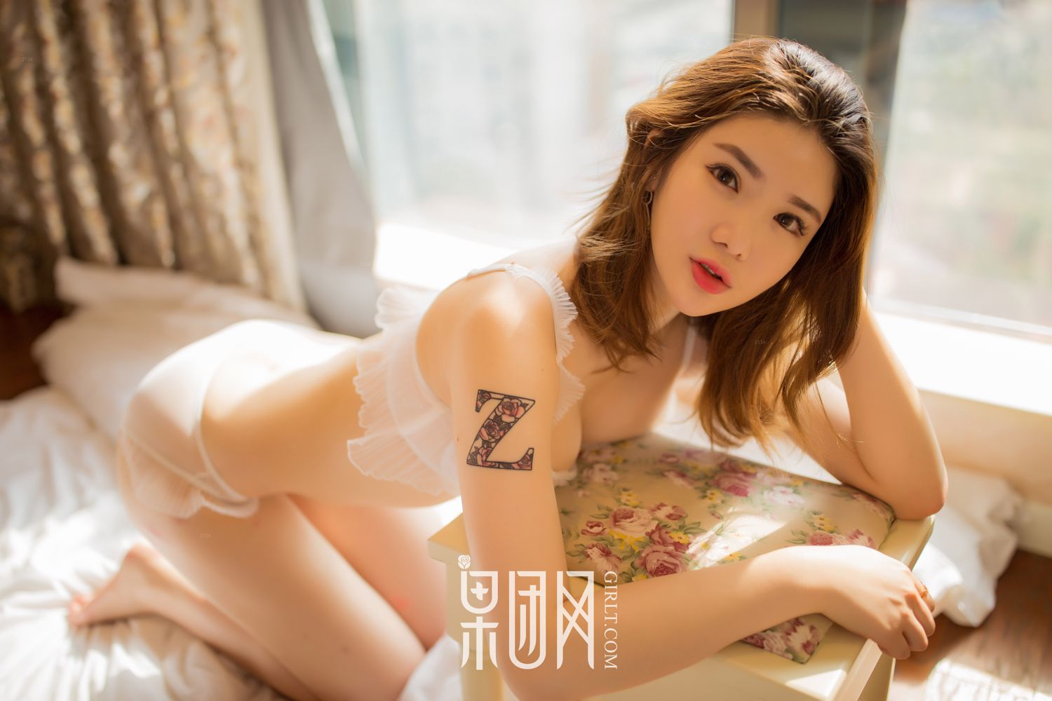 清纯巨乳少女蜜照外泄