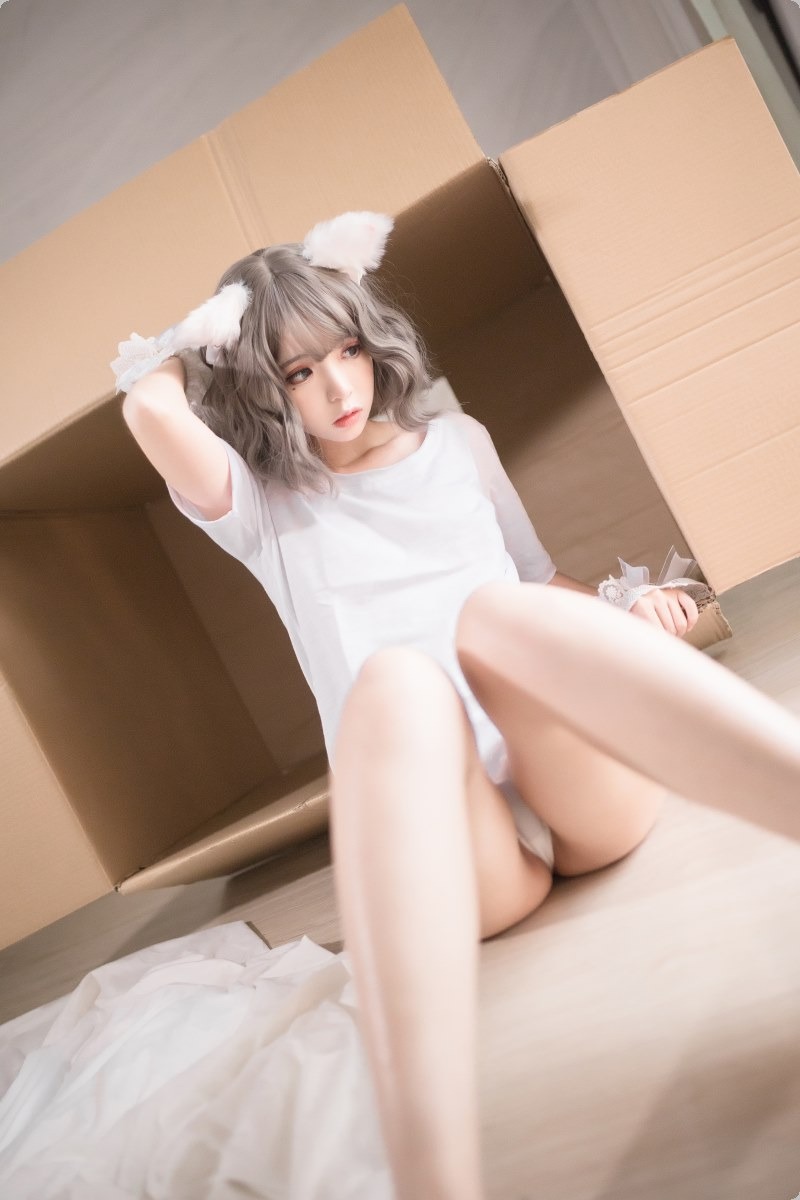 清纯女孩演绎cosplay疯猫