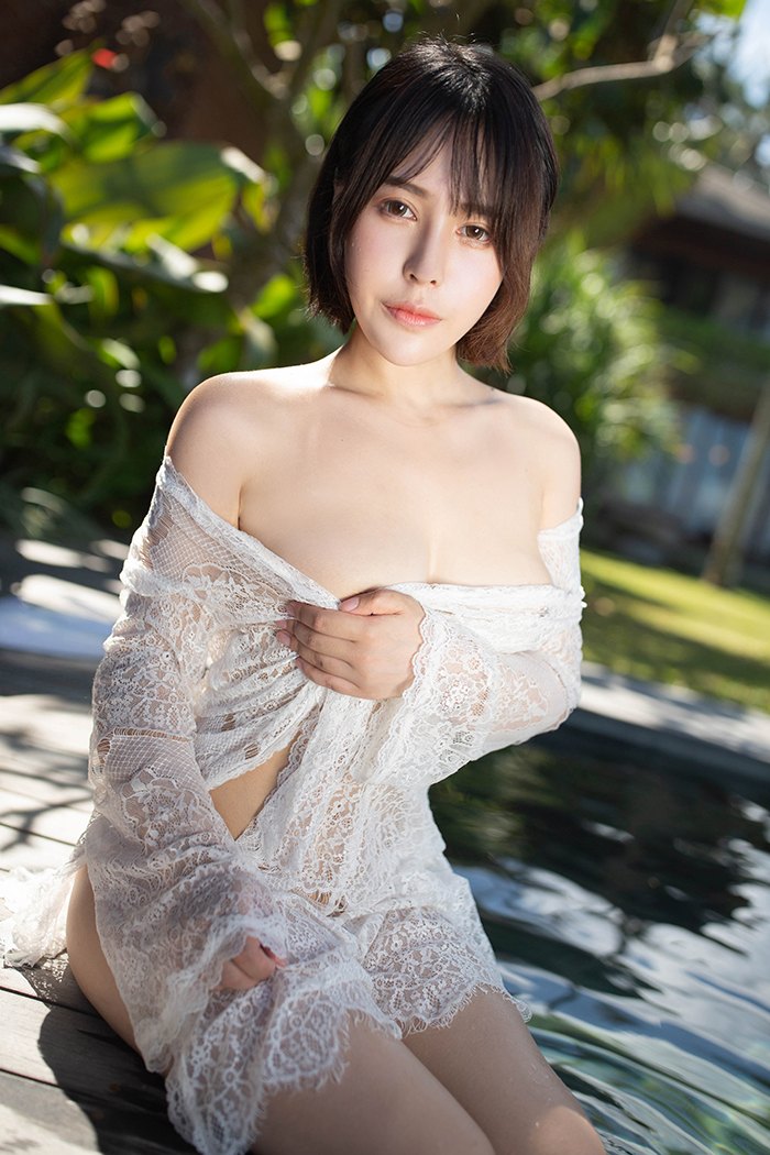 顶级少妇艾莉娇羞欲滴美乳若隐若现