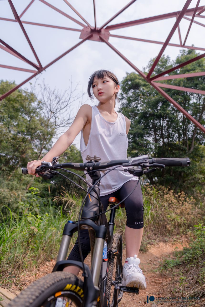 和清纯单车少女一起去旅行