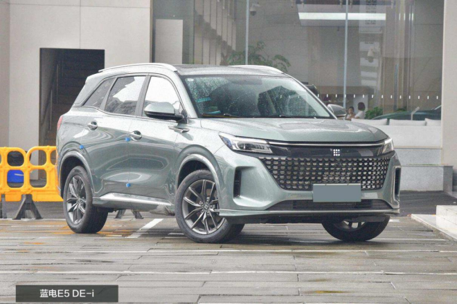 大7座的新能源SUV，蓝电E5综合优惠至高3万5，启辰大V DD-i要怎么比？