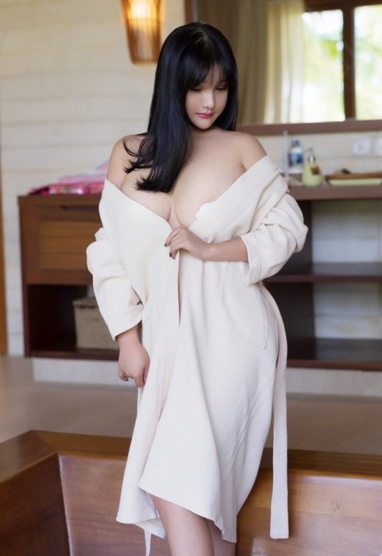 巨乳大奶美女小尤奈奶牛装