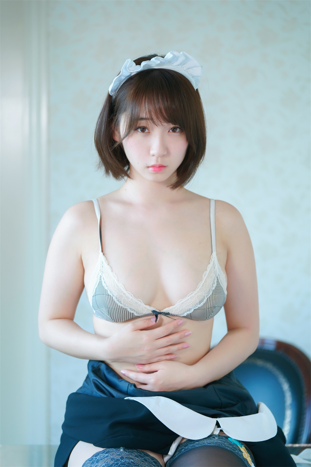 靓丽嫩妹子伊织萌女仆制服写真