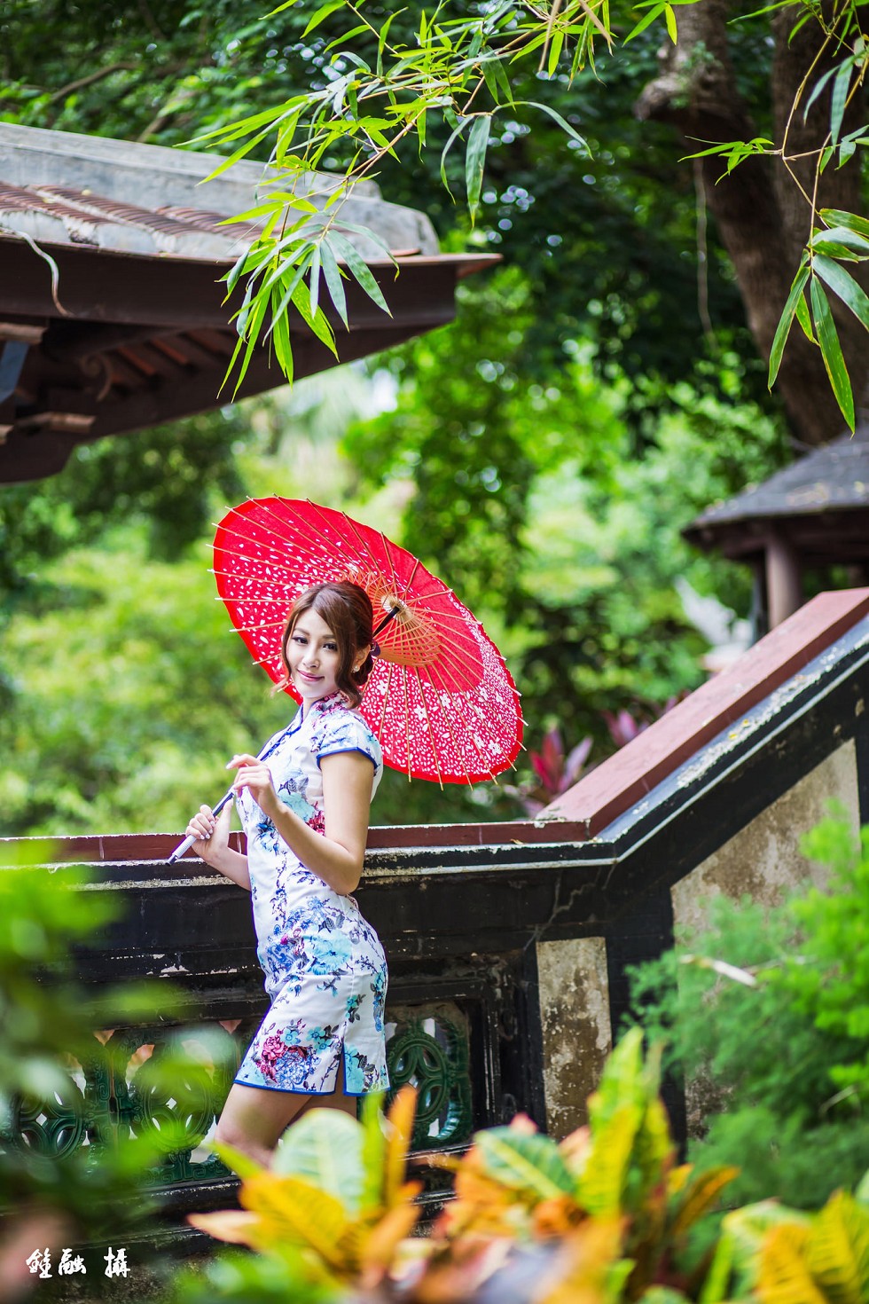 台湾正妹邬育錡户外旗袍系列秀完美身材性感迷人写真