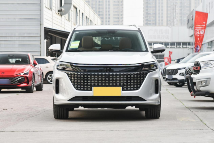 9.98万元能起买混动SUV，还有7座可选，蓝电E5让博越L怎么活？