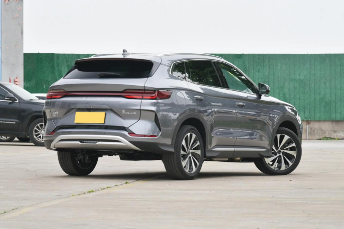 蓝电E5太狠；10万可买中型插混SUV，让宋PLUS怎么“活”啊？