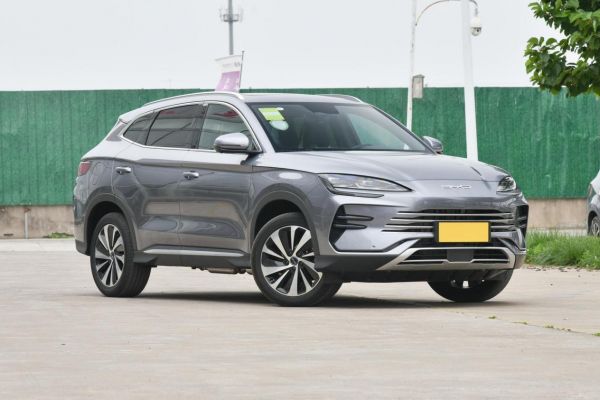 中型SUV“对抗”紧凑型SUV，最近爆火蓝电E5让宋PLUS DM-i黯然失色