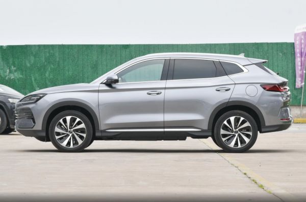 中型SUV“对抗”紧凑型SUV；最近爆火的蓝电E5让宋PLUS DM-i黯然失色