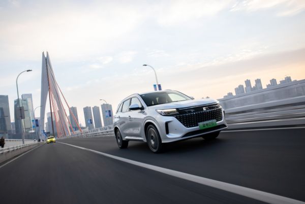 中型SUV“对抗”紧凑型SUV；最近爆火蓝电E5让宋PLUS DM-i黯然失色？