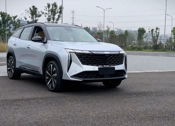 9.98万就能入手的黑马插混SUV：蓝电E5对比博越L，真的是超划算