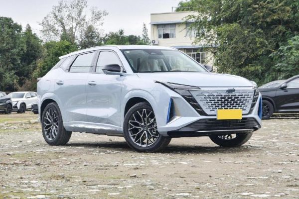 同样是插混SUV，蓝电E5定位中型才9.98万起，欧尚Z6 iDD拿什么比？