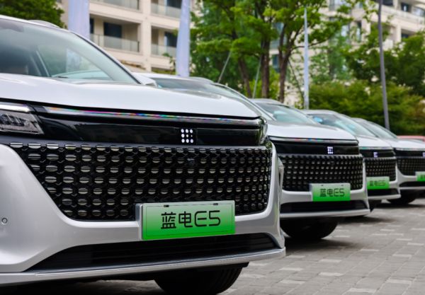 同样是买插混SUV，蓝电E5比欧尚Z6 iDD便宜3万，还有7座可选