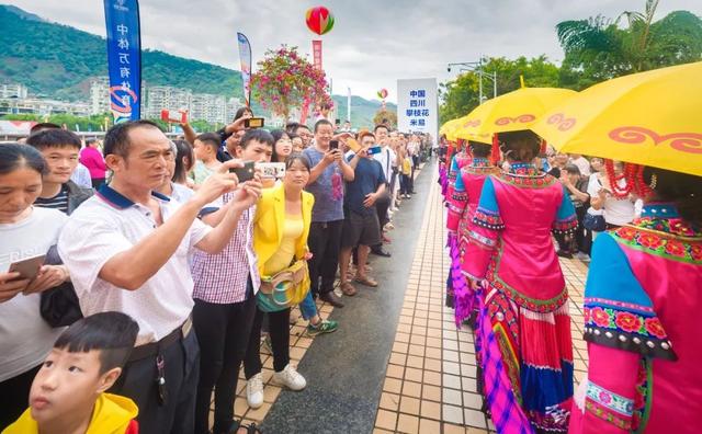 【方志四川•民族风情】“千人朵洛荷” 惊艳了米易时光