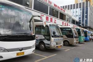 利川到腾龙洞的汽车(利川开通旅游专线车：为“候鸟们”提供“一站式”服务)