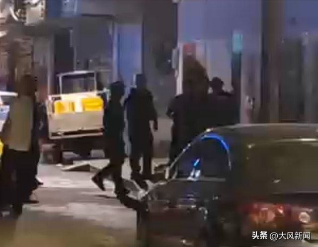 广东一美容院发生劫持人质事件？警方：系情感纠纷，一男子死亡